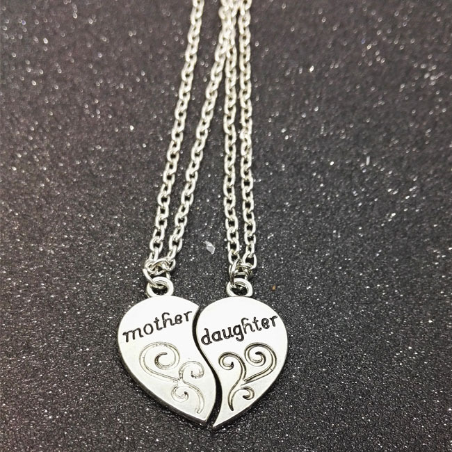 Mother's Day Gifts Mom and Daughter Love Puzzle Necklace Metal Silver Plated Two-piece Pendant Distance Cpuple Love Heart Necklace Jewelry Gift 2