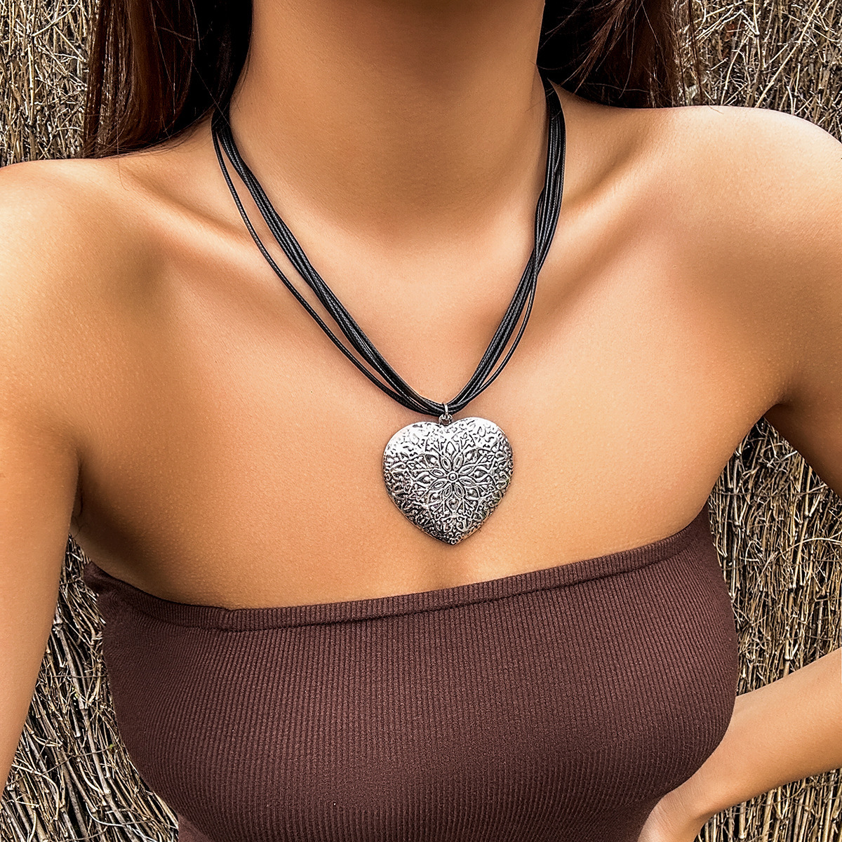 Jewelry simple adjustable veet wax thread necklace exaggerated sweet and cool large heart collar for women