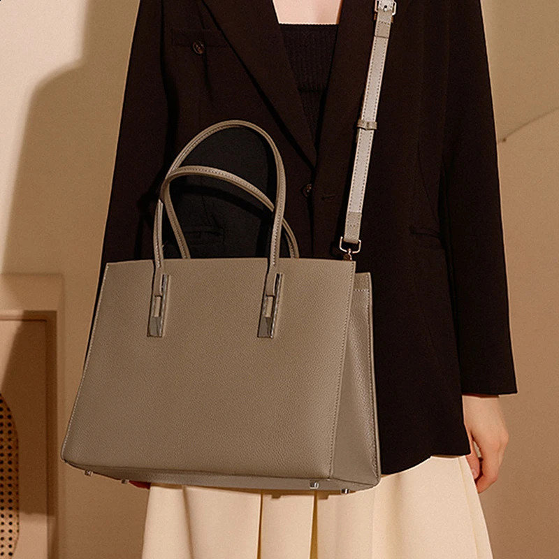 Toptrends denim leather tote bag trend ner commuting shoulder work womens handbag 240826