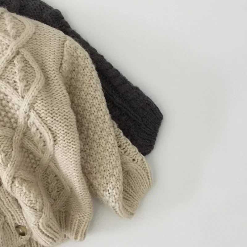 Baby sweater autumn and winter childrens clothing warm knit sweater for boys and girls Korean fashion childrens wool jacket single chest cardiganW2408