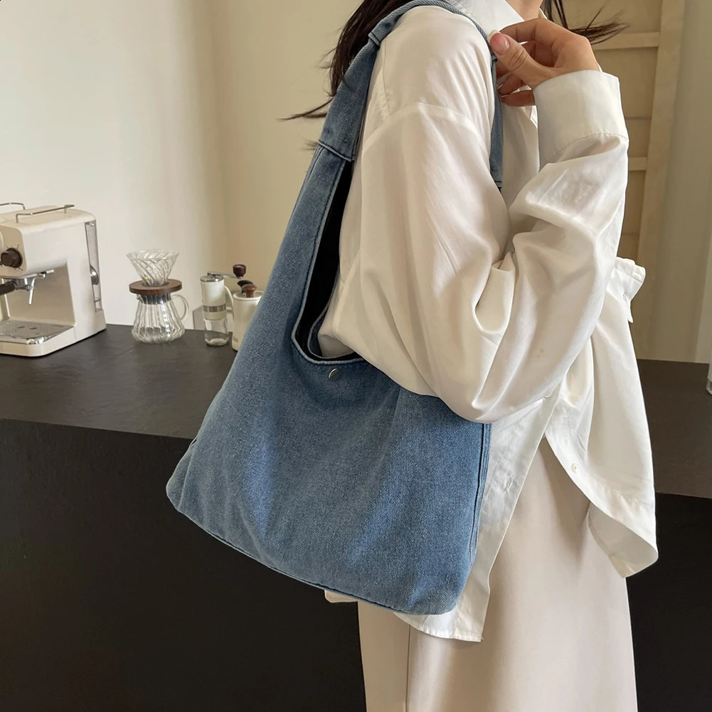 Womens jeans handbag large capacity denim casual solid color shopping bag womens daily commuting 240826