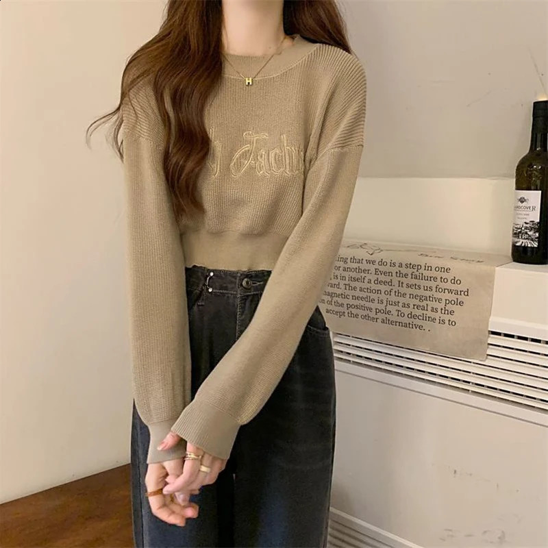 Autumn womens letter embroidered round neck long sleeved loose and sexy short knitted sweater 240826