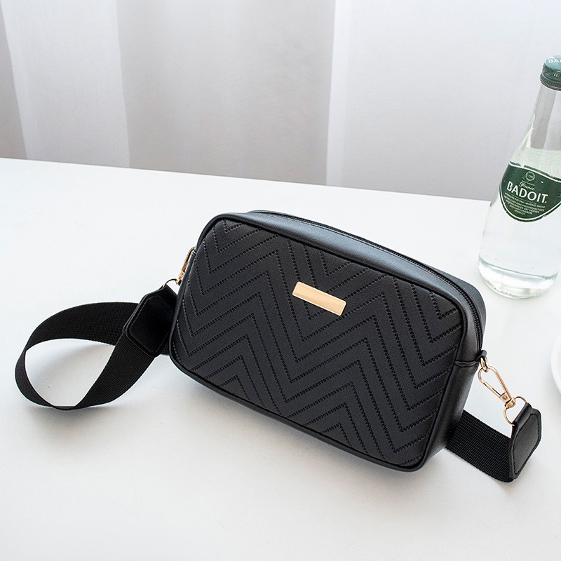 Women's Bag 2024 New wavy small square bag Embossed Camera Bag Casual shoulder bag