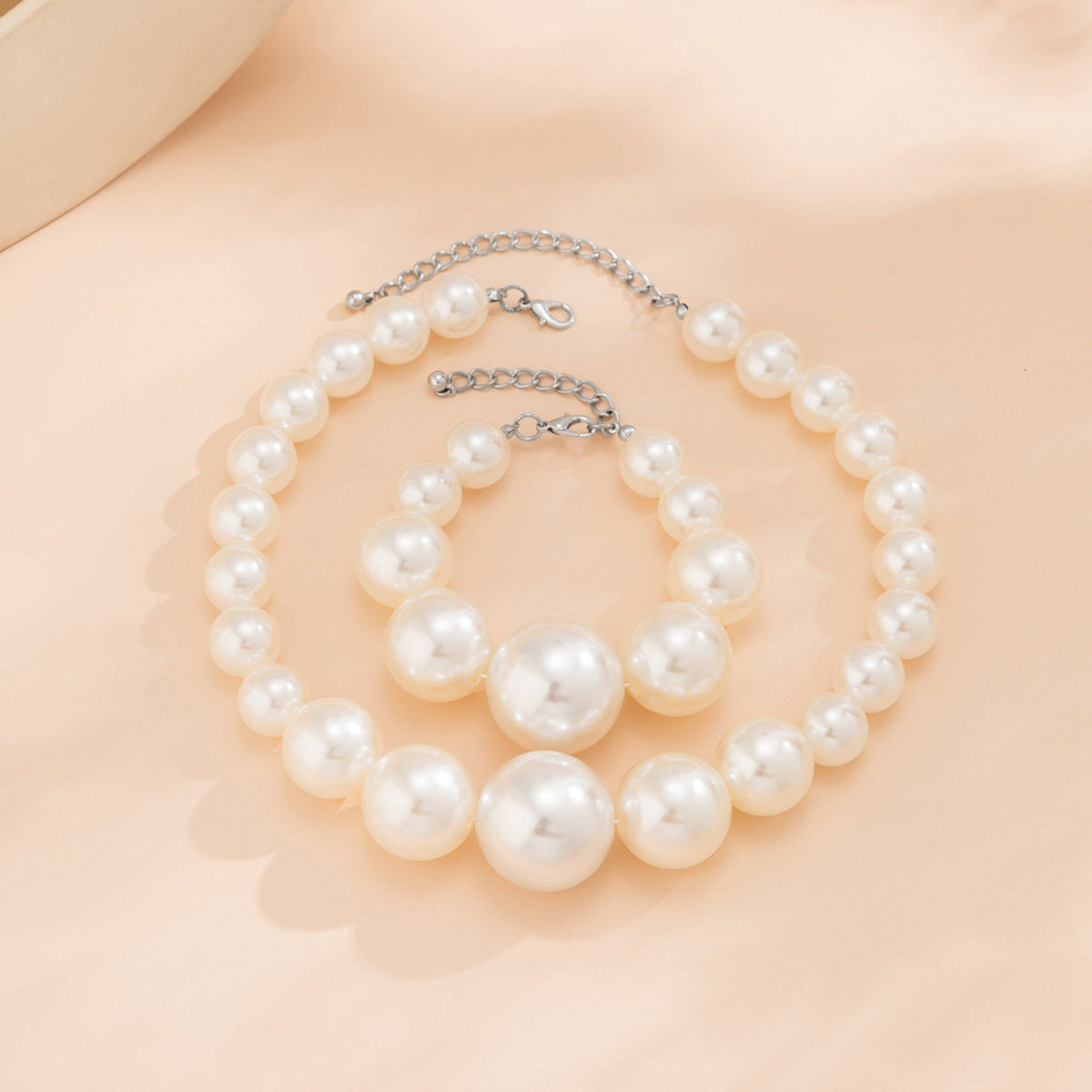 Jewelry Cold Wind Beaded Chain with Ethnic Imitation Pearl and Small Design Sense Necklace