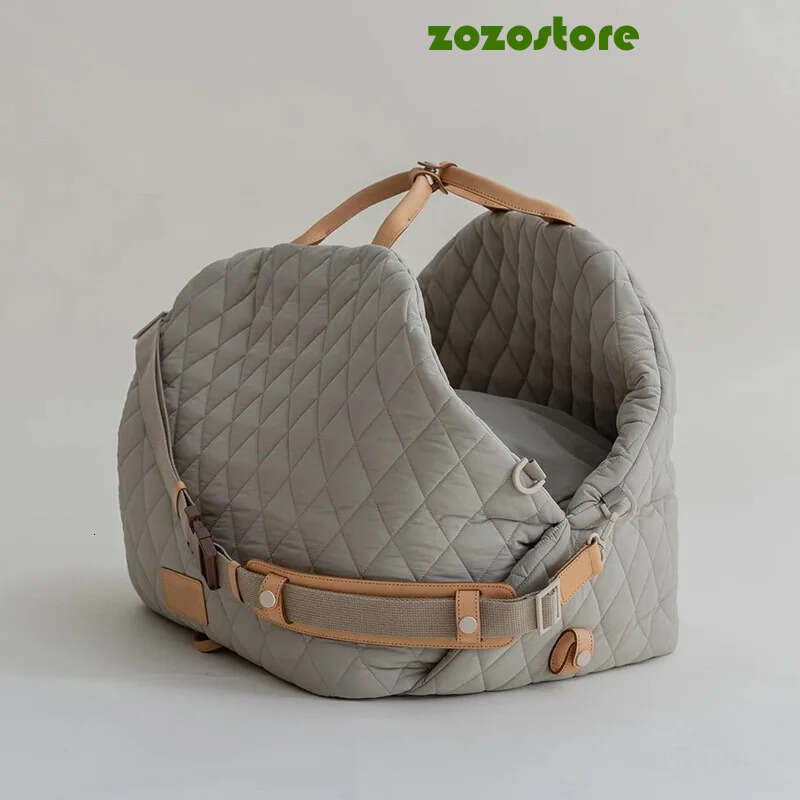 New Style Casual Fashion Luxury Pet Dog Cat Carrying Tote Bag Dog Car Carrier Booster Seat Pet Carriers 82A