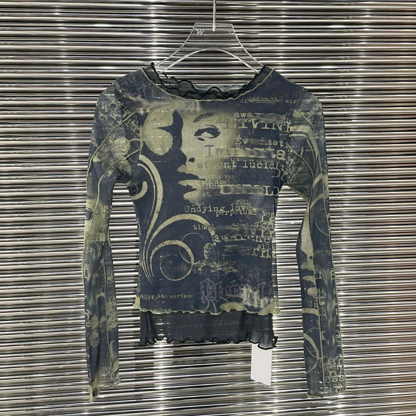 American retro graffiti printed mesh womens long sleeved T-shirt spicy slim fit elastic bottom shirt womens top 240826