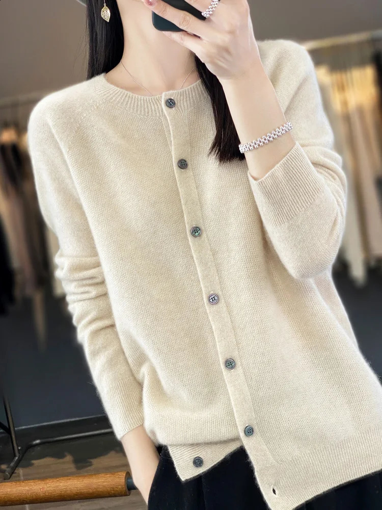 Long sleeved 100% Merino wool sweater cashmere cardigan spring and autumn womens Oneck knitted top fashionable basic 240826