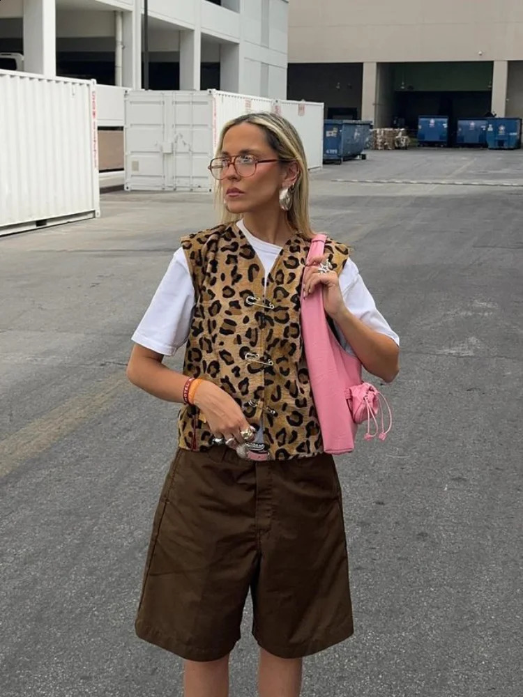 2024 Fashion Leopard Print Pin Buckle Vest For Women Elegant V Neck Sleeveless Slim Waistcoats Female Autumn Chic Streetwear 240826
