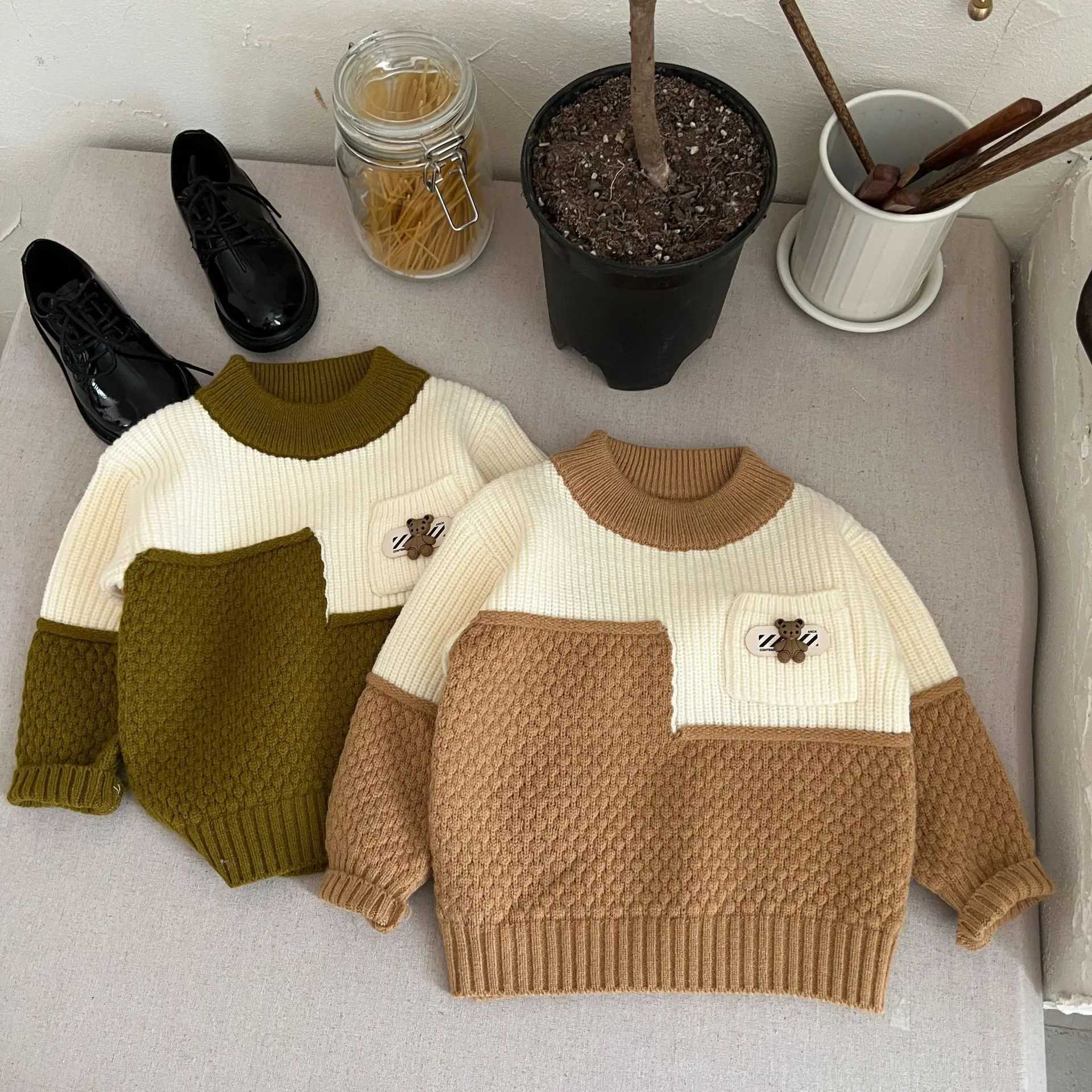 Autumn childrens sweater embroidered bear patchwork baby boy latte cotton round neck long sleeved knitW240824