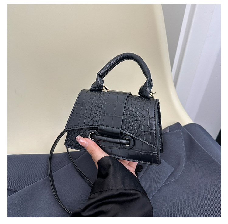 Solid color hand-held shoulder bag casual and versatile armpit bag