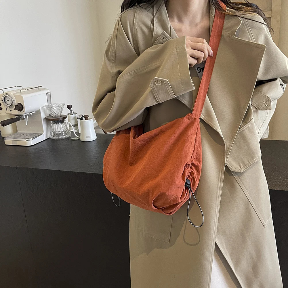 Casual Nylon Hobo Bag Large Capacity Underarm Bag Zipper Travel Sling Bag with Adjustable Strap W/Drawstring for Women Daily Use 240826