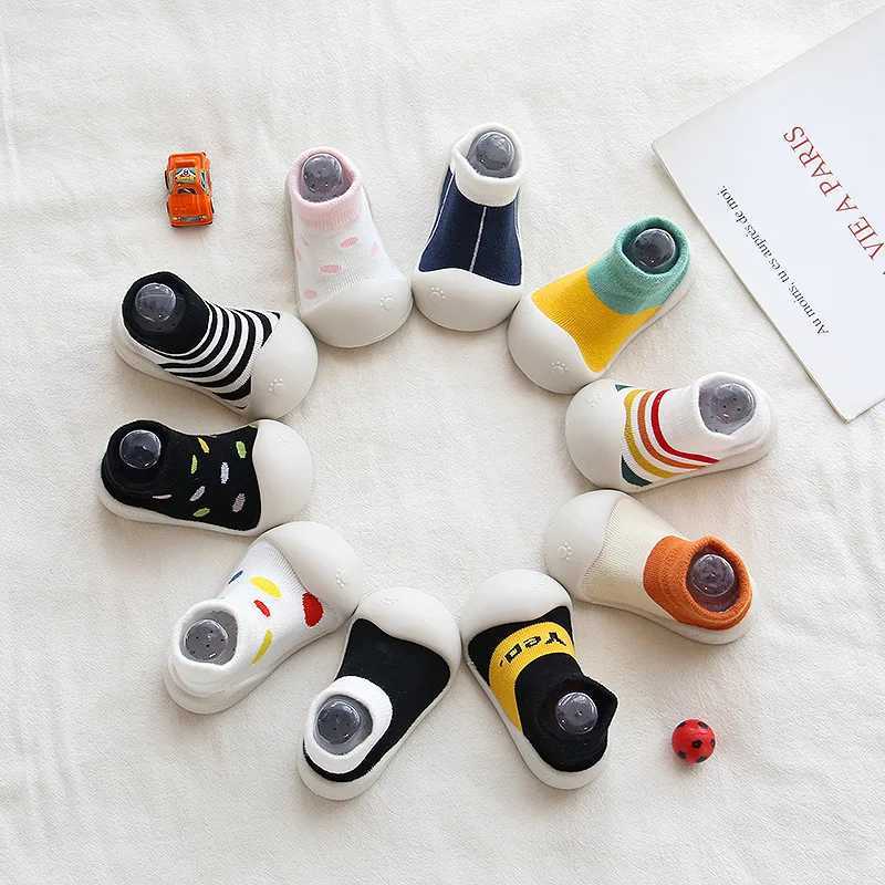 Cartoon childrens shoes with animal patterns anti slip silicone soles baby floor socks breathable and casual cotton baby boys and girls shoes M240827