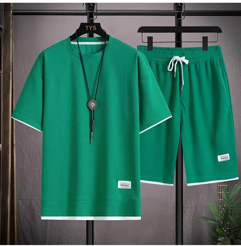 Football sports suit mens breathable running fitness 2piece set waffle comprehensive training Tshirt and shorts big 5XL 240827