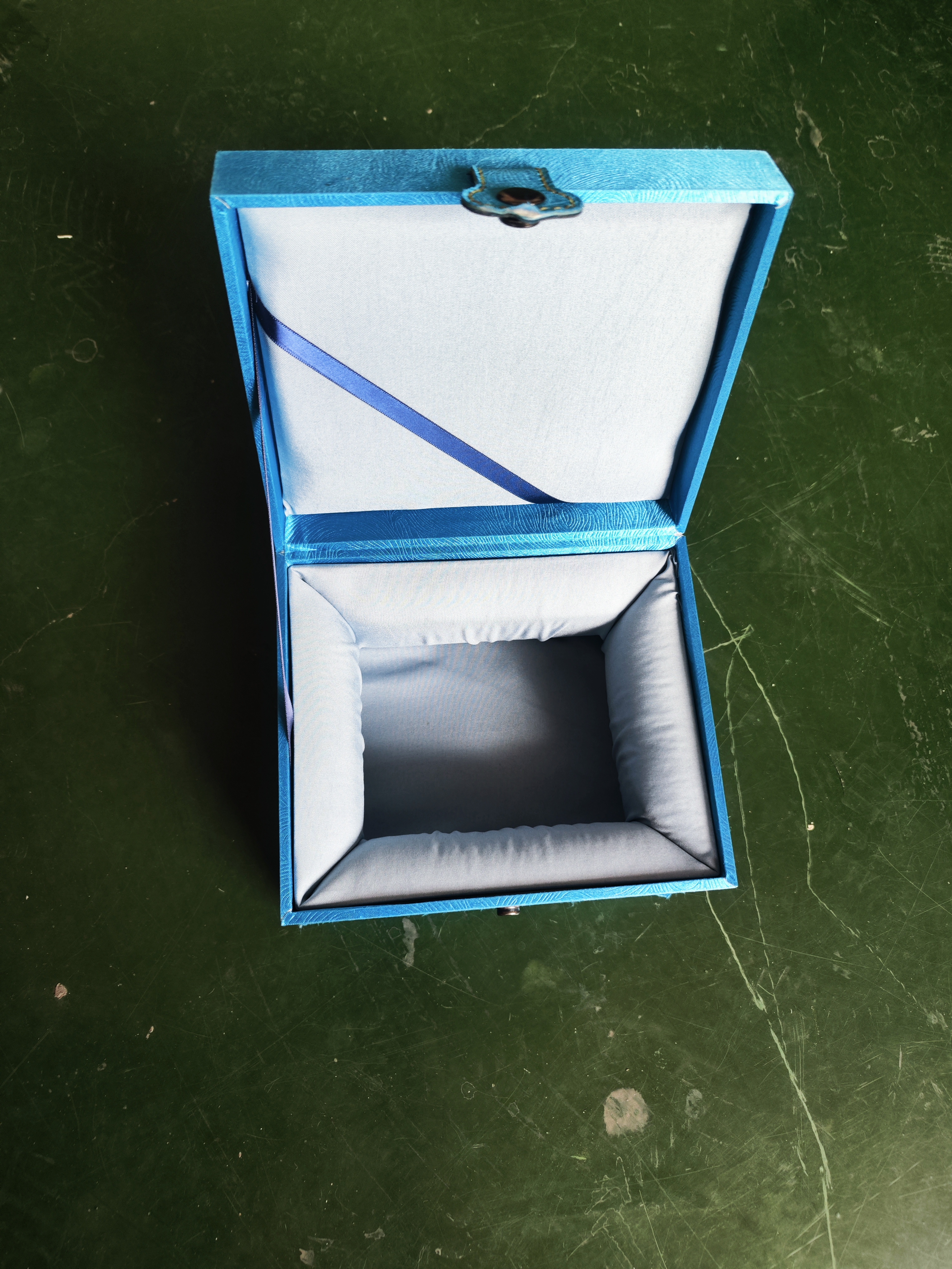 Premium Quality Custom Gift Wrapping Boxes - Stylish Flap Lid Design