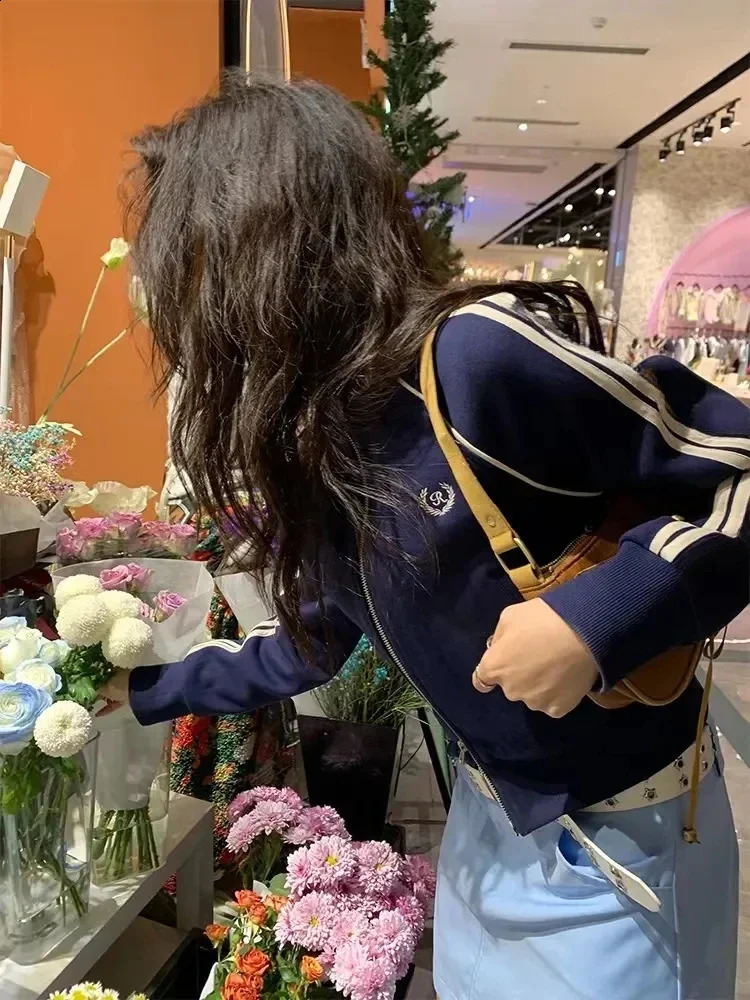 Cropped Track Jacket Women Loose Zipper Short Varsity Jackets Female Korean Style Streetwear Stripe Embroidery Coat Casual 240827