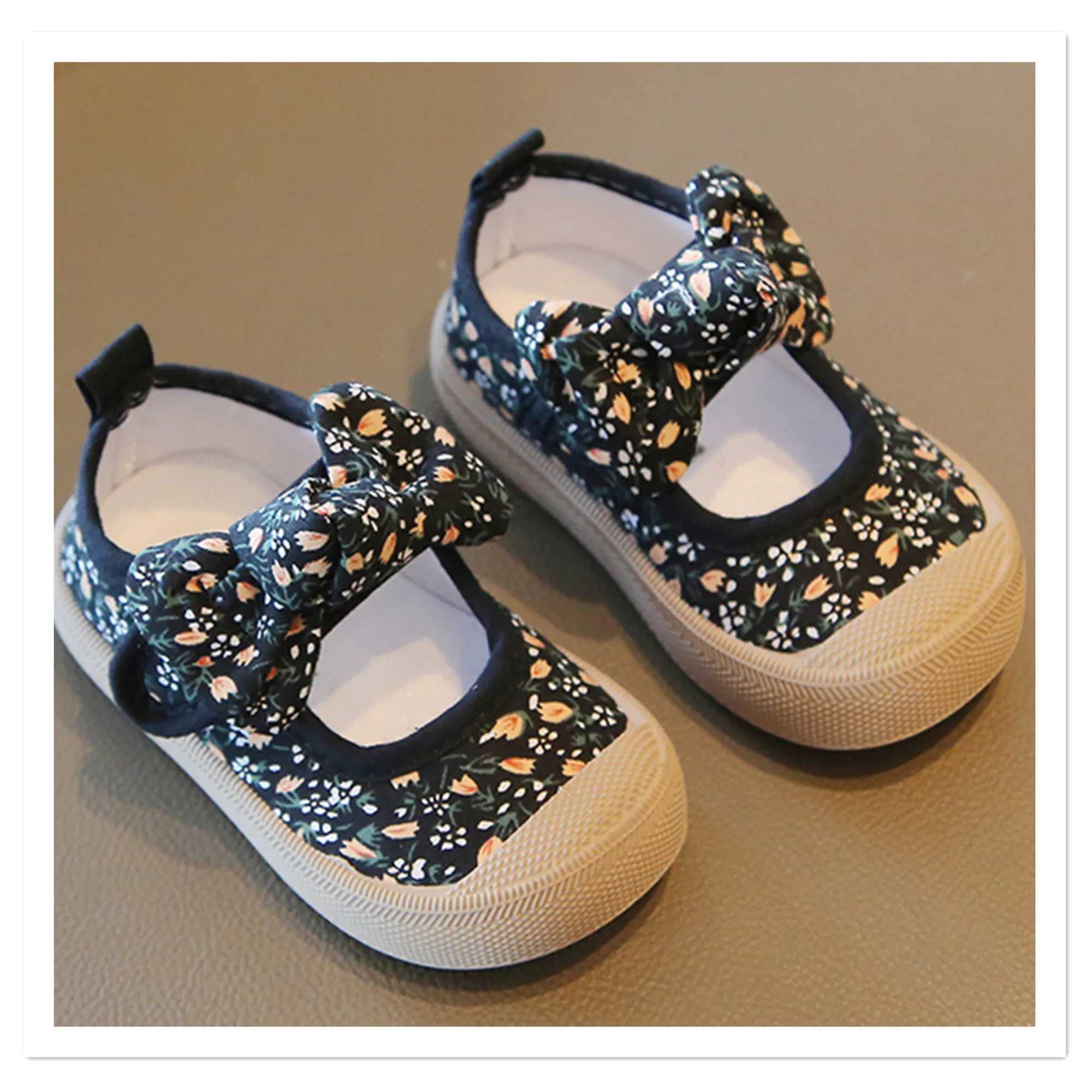 Spring and Autumn Girls Soft soled Casual Canvas Shoes Season Single Shoes Kindergarten Nylon Buckle Breathable Baby Walk M240827