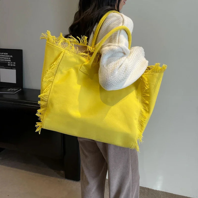 High Quality Solid Canvas Womens Shoulder Bag Large Capacity Casual Versatile Youth Tassel Tote Bag Bolsa 240827