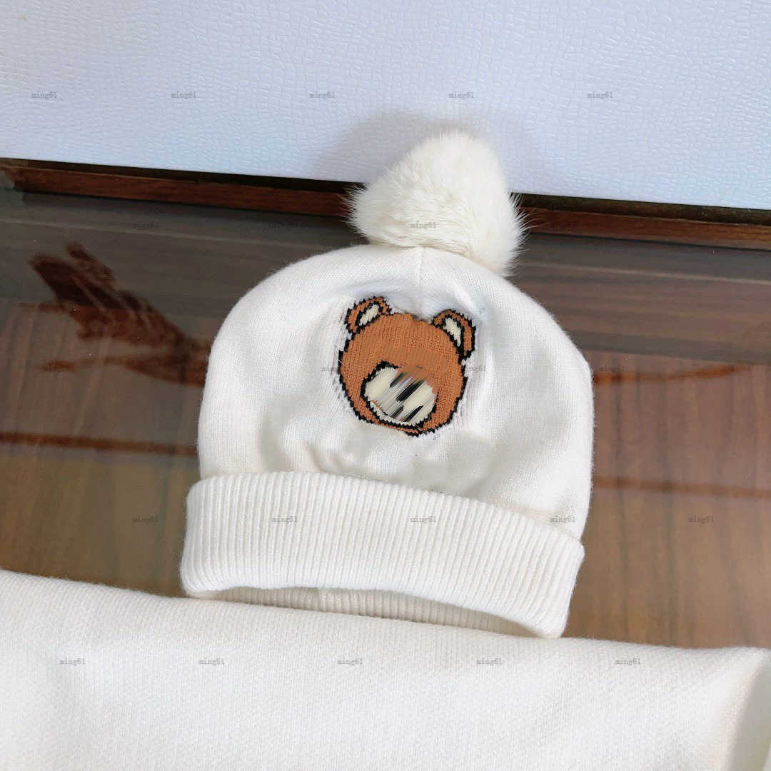 Brand newborn Blanket set baby infant Two piece set Size 80*80 CM Bear Head Print blanket and knitted hat