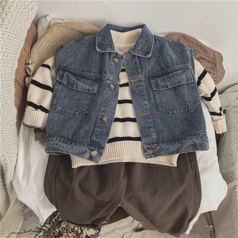 Autumn childrens clothing 2024 knitted boys sportswear striped cotton long sleeved baby stroller top childrens sportswearW240824