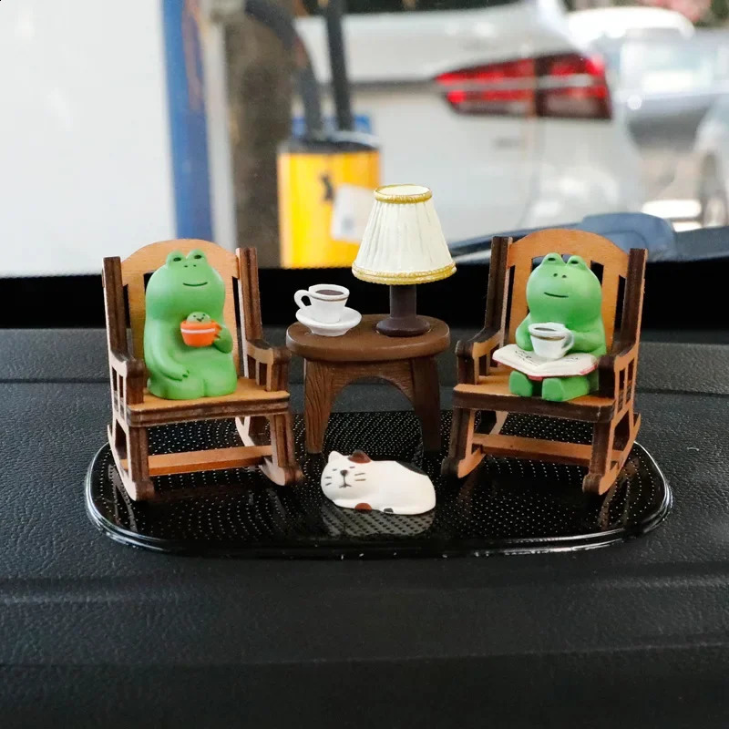 Japanese ZAKKA Frog Car Decoration Cartoon Animal Cat Ornaments Car Interior Decoration Office Table Ornaments 240827