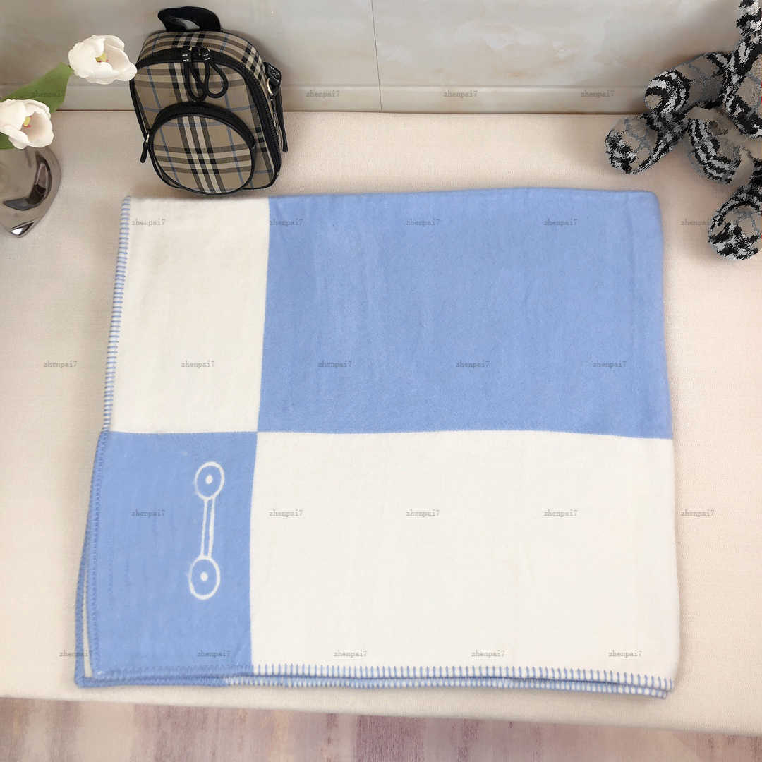 Top baby Blankets high-quality newborn Swaddling Comfortable fabric summer quilt winter infant Knitted quilt and Knitted hat