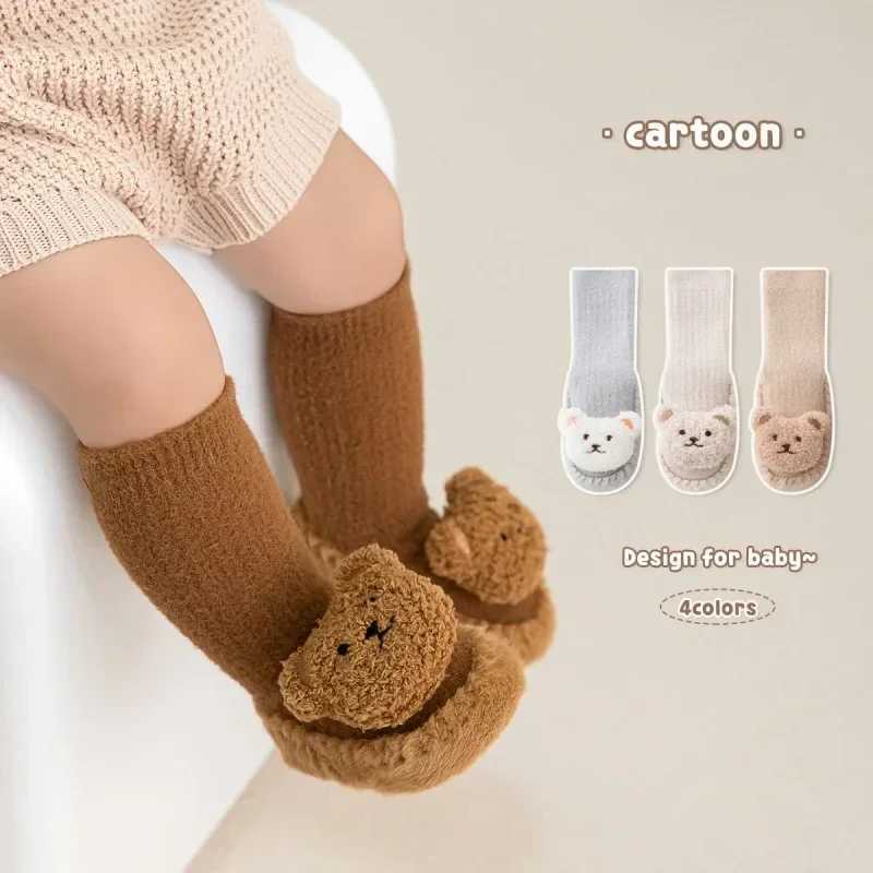 Autumn Warm Newborn First Step Walker Boy and Girl Treatment Cartoon Bear Calf Anti slip Floor Socks Shoes Winter Warm Indoor Angry Shoes M240827