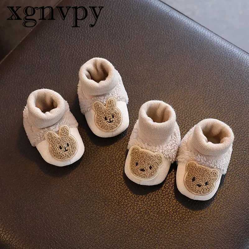 Baby shoes with soft soles thick and warm for 1-year-old newborn boys and girls during autumn and winter when they dont fall M240827