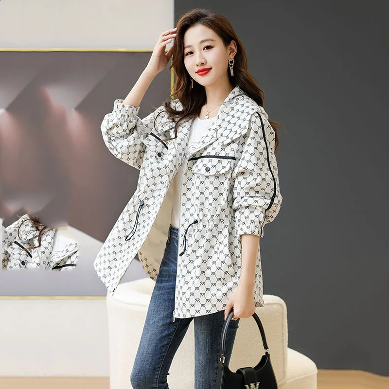 Spring and Autumn Korean High end Leisure Hooded Windproof Womens Loose Warm Printed Trench Coat 240826