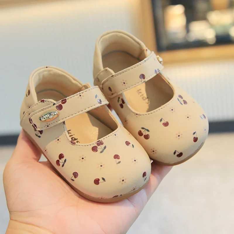 Claladoudou ultra-fine fiber leather baby shoes childrens casual shoes new boys barefoot rubber shoes girls outdoor cute and fashionable walkers M2408
