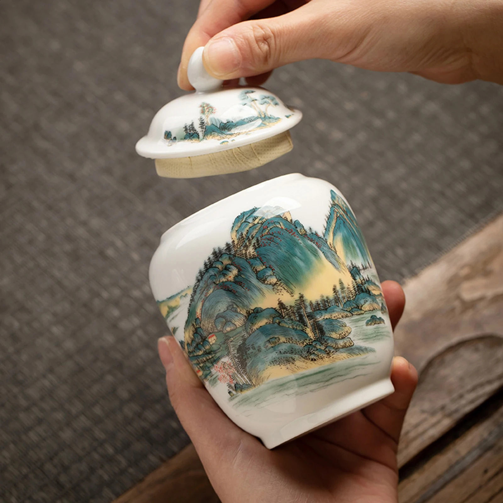 Vintage Bottle Vase Ceramic Ginger Jar with Lid Chinese Classical Decorative Jar Celadon Vase Storage Jars Candy Pots Home Decor 240826