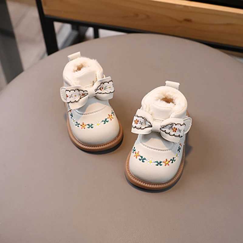Zapatos Ni a Plush First Walking Shoes Winter New Style 0-3 Year Old Baby Shoes Warm Cotton Shoes Soft soled Leather Shoes Cute Short Boots M240827