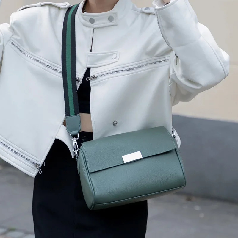 2024 AutumnWinter Underarm Bag Womens Fashion Retro Cow Leather Crossbody Handbag High Quality Texture Shoulder 240828Z