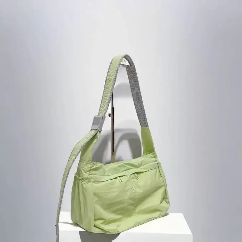 Lightweight Waterproof Sun Protection Canva Bag Large Capacity Multi-pocket Versatile Womens Shoulder Crossbody Bag 240826