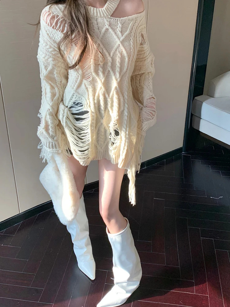 Autumn and winter womens retro gothic long sleeved Baddie style skydiving Harajuku sweater hole tassel shirt oversized Y2K streetwear 240826