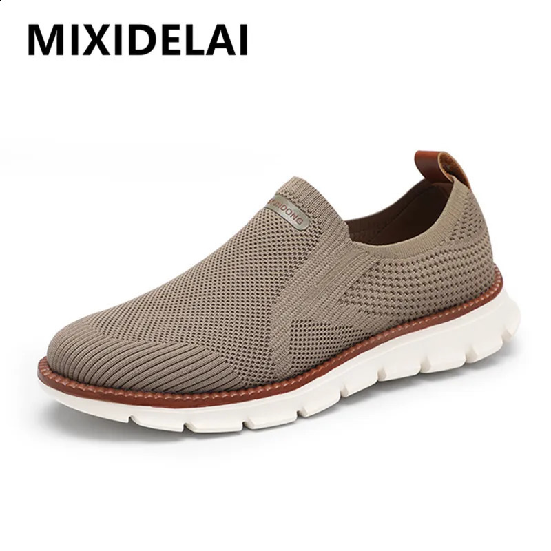 Outdoor mens sports shoes mens lightweight summer fashion breathable mesh mens casual shoes Zapatillas Hombre 240827