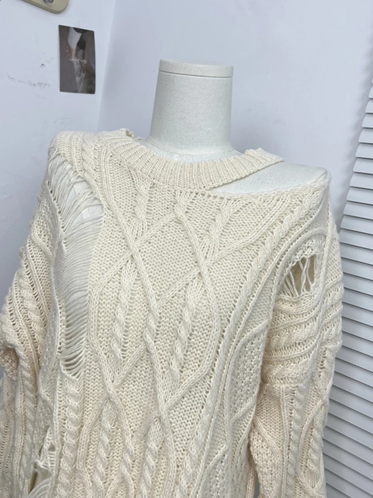 Autumn and winter womens retro gothic long sleeved Baddie style skydiving Harajuku sweater hole tassel shirt oversized Y2K streetwear 240826