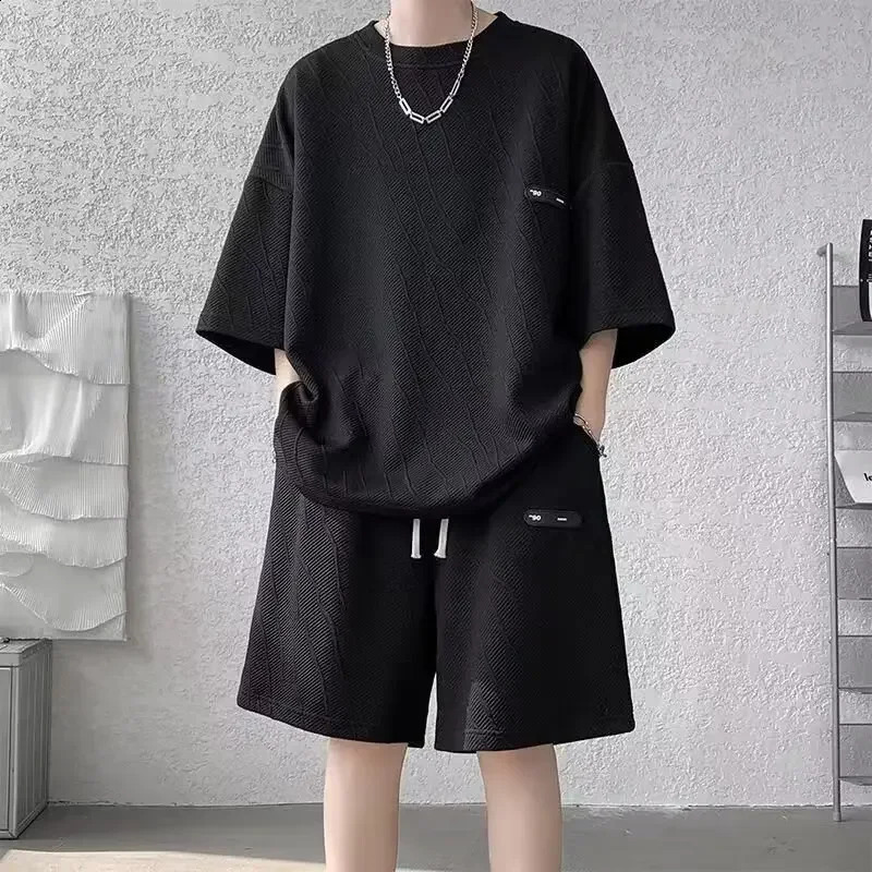 Fashionable casual mens short sleeved summer style fully matched with cool mens fashion trends 240827