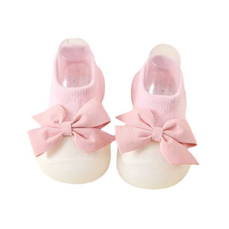 Newborn baby shoes embroidered patterns for boys lipless flooring socks soft rubber soles for children crib baby shoes M240827