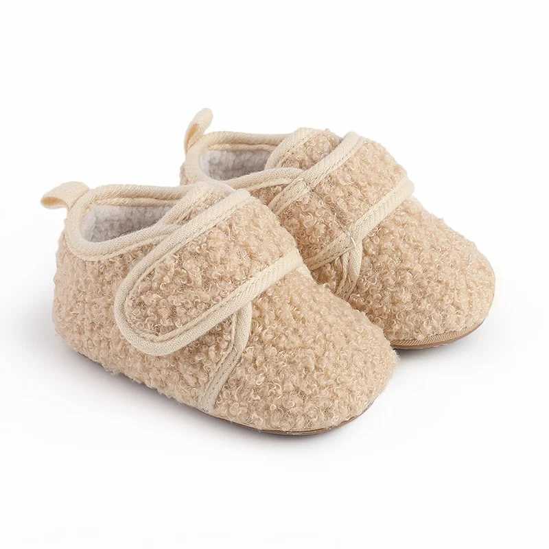 Autumn and Winter Warm Baby Boots Baby Plush Soft Wool First Step Walker Plush Thick Shoes Freshman Non slip Shoes M240827