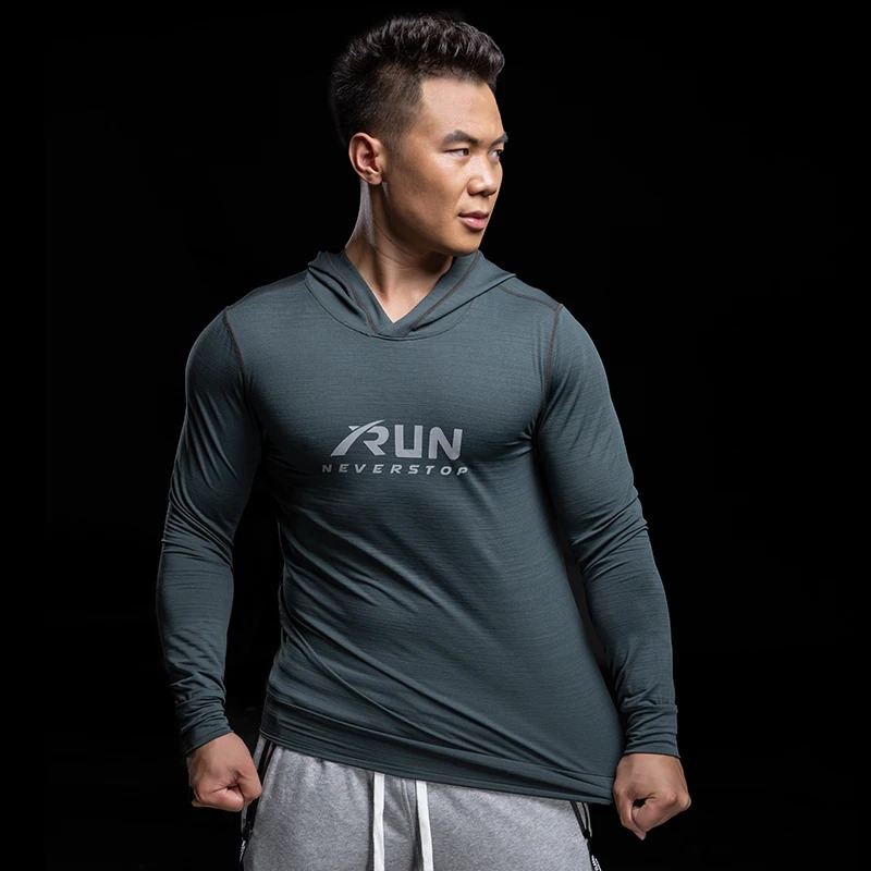 Gym mens Tshirt long sleeved slim fit top elastic sports fitness autumn and winter comfortable breathable quick drying hoodie 240827
