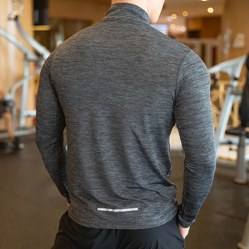 Quick drying and breathable running shirt for mens fitness sports Tshirt long sleeved gym zipper stand collar autumn winter 240827