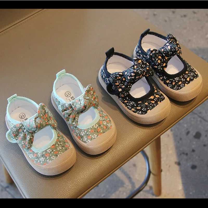 Zapatillas baby walking shoes cute girls canvas shoes autumn new breathable baby shoes soft soled childrens sports shoes baby supplies M240827
