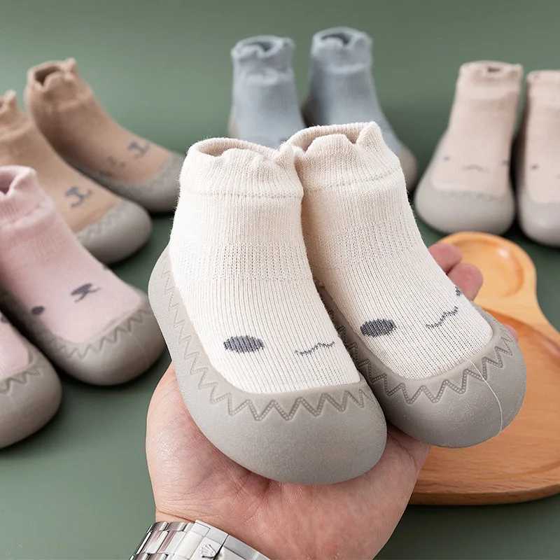 Baby walking shoes with soft soles non slip breathable socks and indoor and outdoor boy and girl odor resistant board shoes M240827