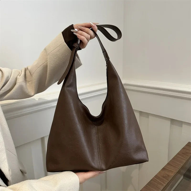 Korean Fashion Womens Handbag with Large Capacity Crossbody Bag Simple Leisure Commuting PU Leather Single Shoulder Tote y240826