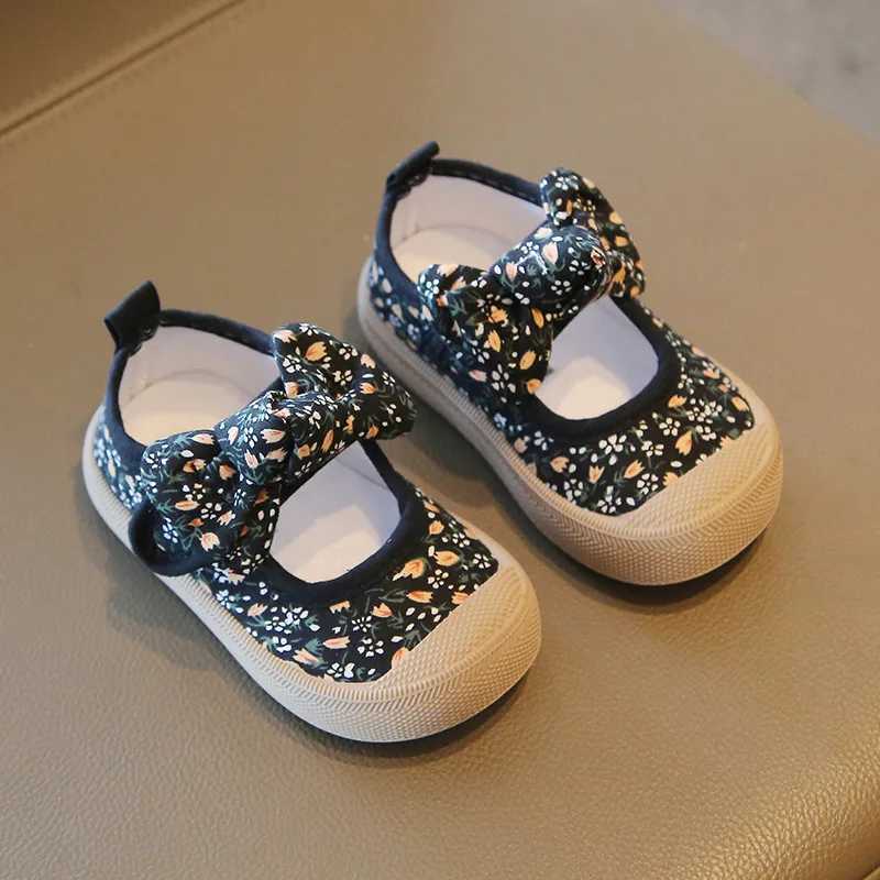 Zapatillas baby walking shoes cute girls canvas shoes autumn new breathable baby shoes soft soled childrens sports shoes baby supplies M240827