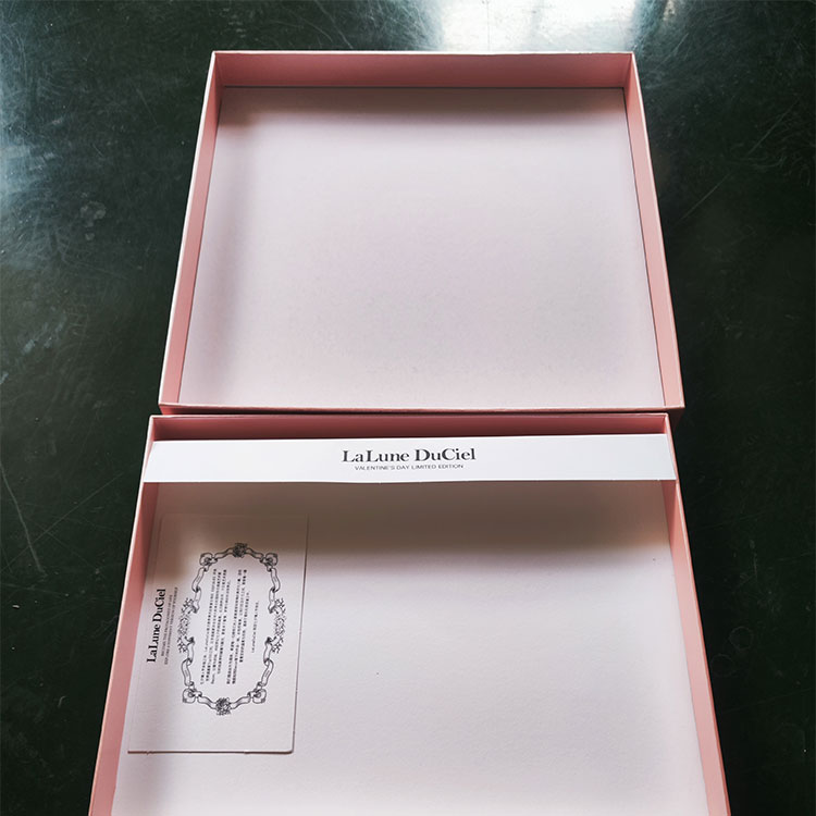 Fine Craftsmanship Top-Bottom Clasp Gift Boxes Ideal for Special Occasions