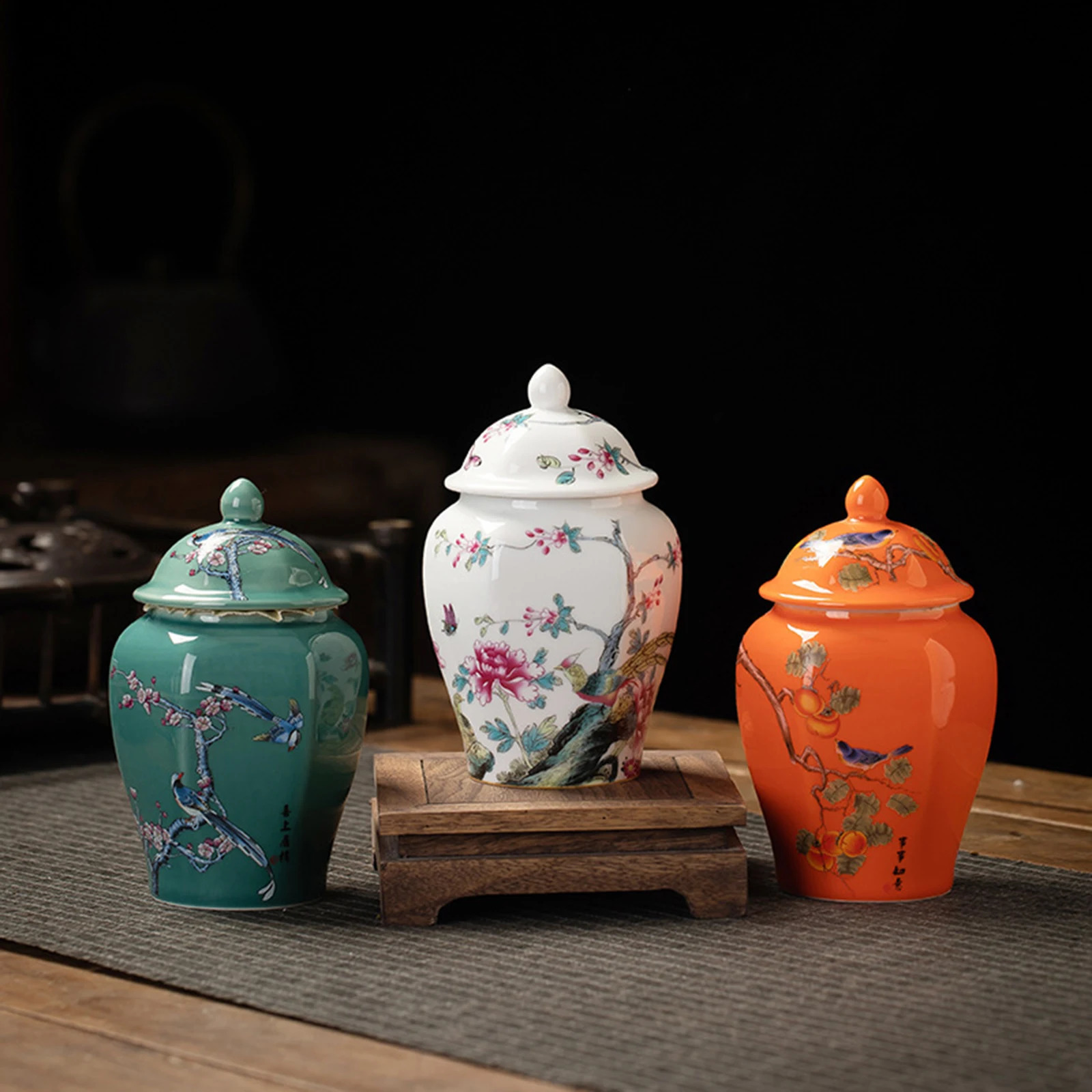 Vintage Bottle Vase Ceramic Ginger Jar with Lid Chinese Classical Decorative Jar Celadon Vase Storage Jars Candy Pots Home Decor 240826