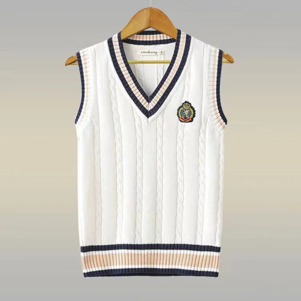 Preppy Men V-Neck Vest Casual Sleeveless Knit Sweater Japanese Boys Cotton Tank Top Vintage All-match Stripe Vest Comfortable 240826