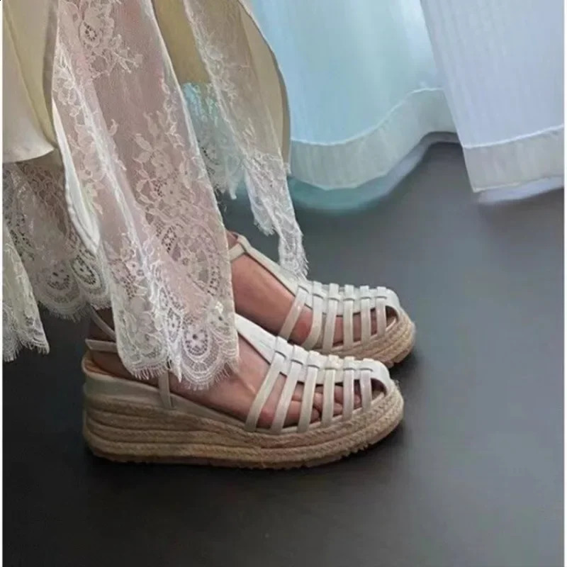 Womens flat bottomed gladiator sandals womens closed toe hemp rope sandals womens summer casual beach sandals 240827