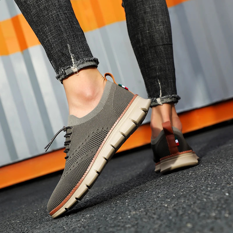 Spring and Autumn Mens Casual Shoes Mesh Breathable Comfortable Flat Shoes Outdoor Light Sneakers Walking Shoes Driving Shoes 240827